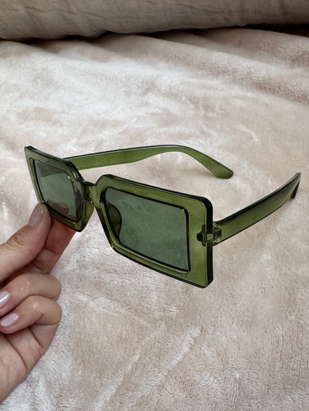 Green Rectangular Transparent Sunglasses - Picture 4 of 7